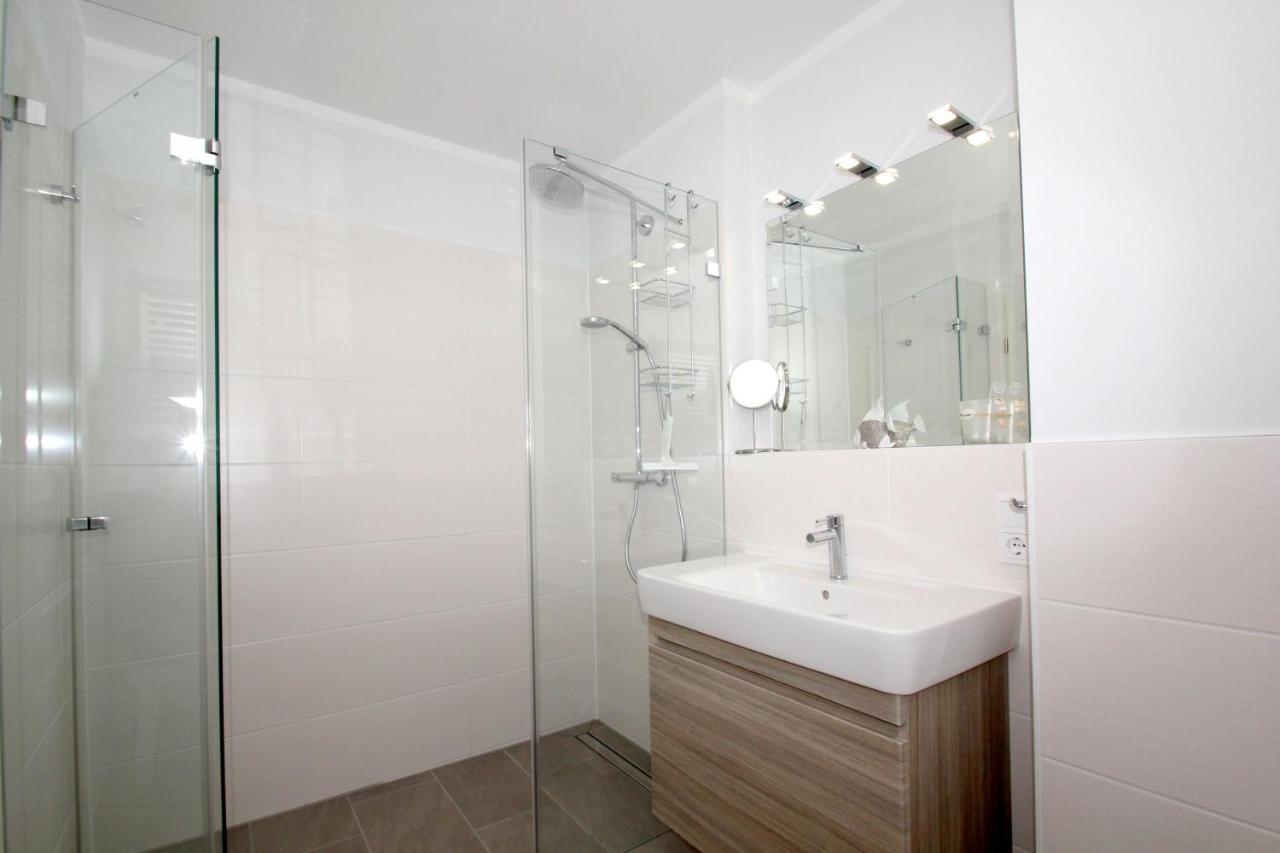 Zentrale Fewo Mit Terrasse, Gratis Nutzung Vom Ahoi Erlebnisbad Und Sauna In Sellin - Villa Anni Fewo 02 Goehren  Extérieur photo